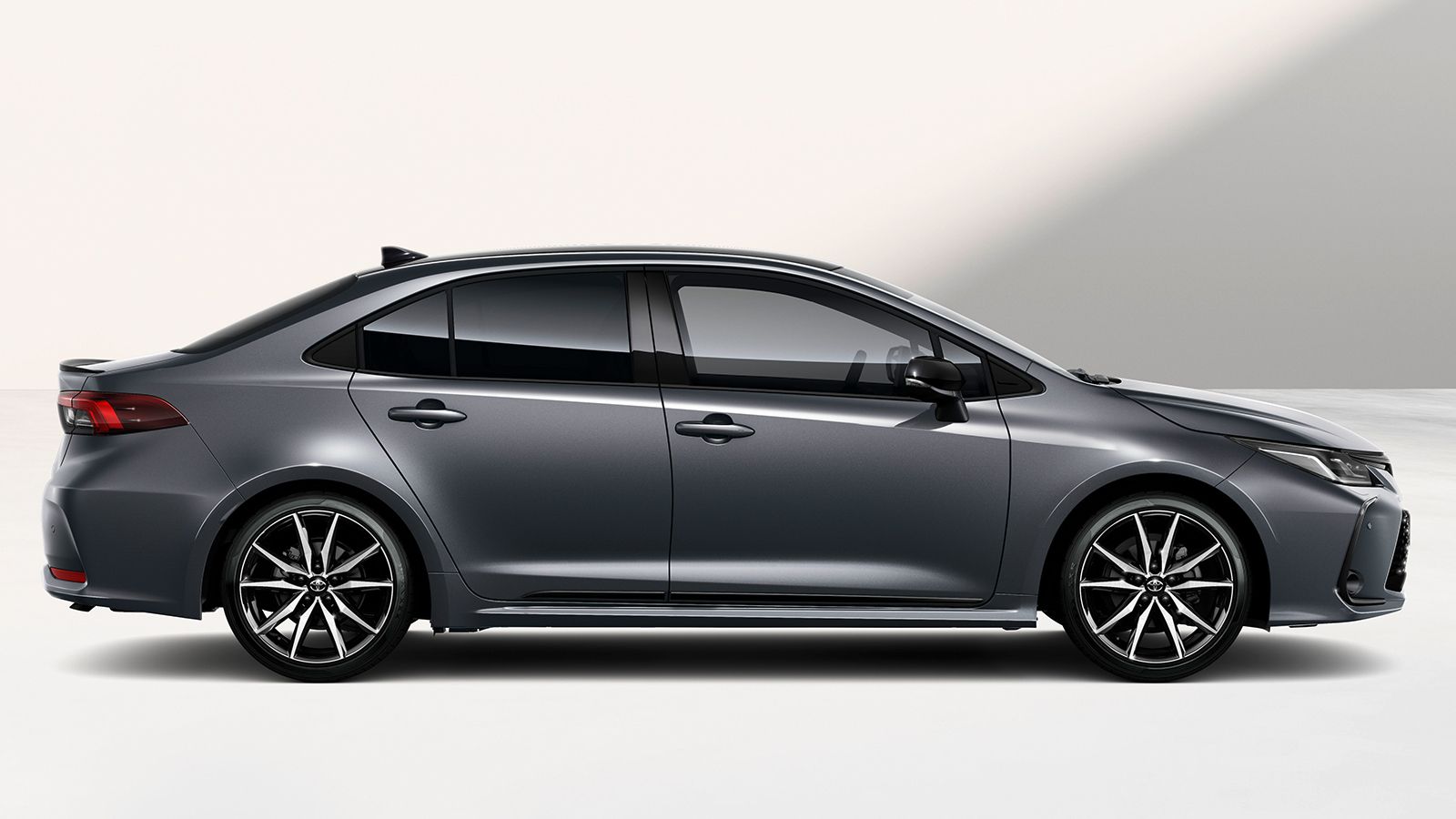 Η Toyota Corolla λανσάρει νέο ματ γκρι χρώμα και νέο οικολογικό ύφασμα